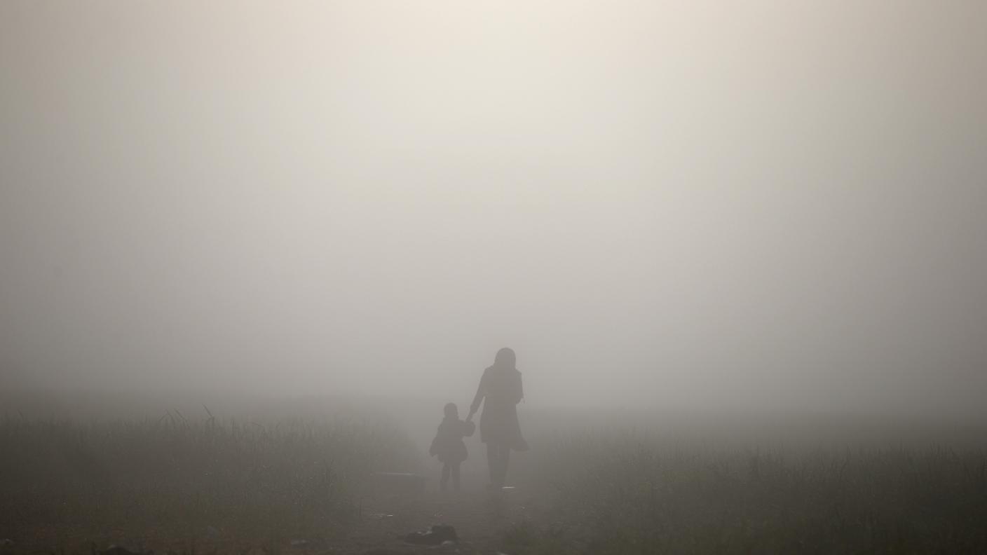 C'è chi, a Idomeni, cerca una via d'uscita (anche dalla nebbia dell'indifferenza mondiale)