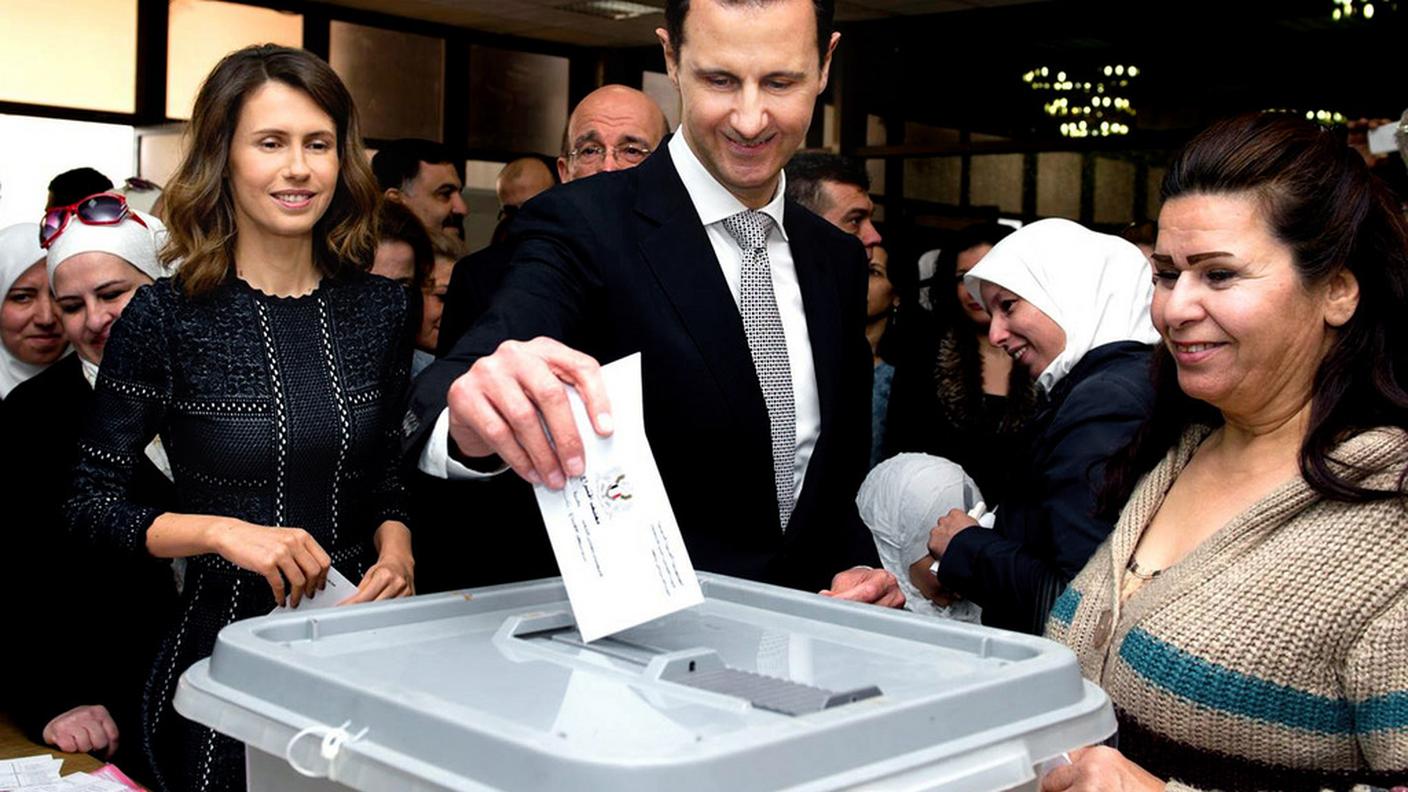 Il presidente sorridente al seggio