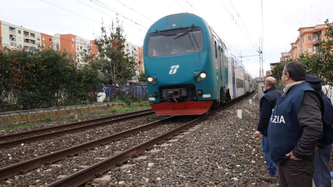 La polizia ferroviaria sui binari