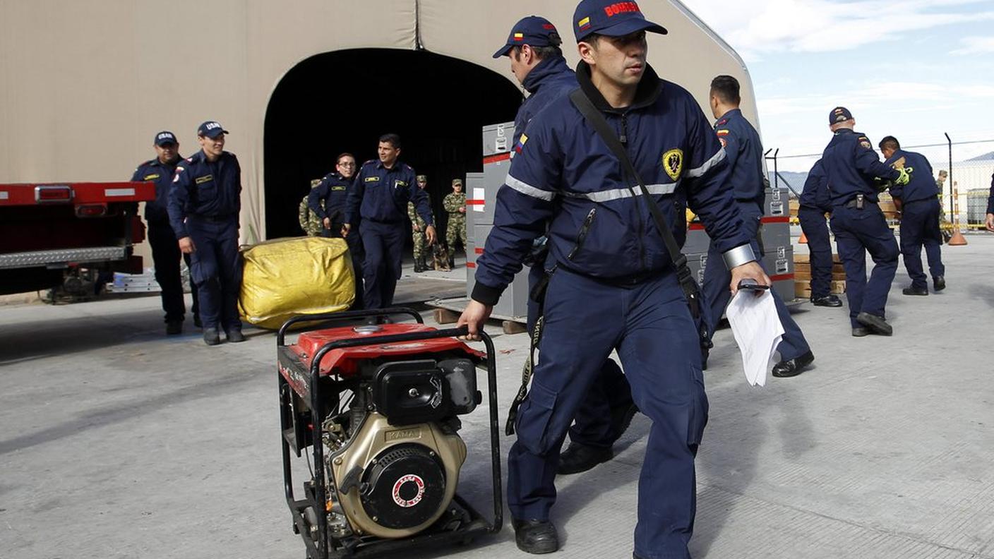 I soccorsi si mobilitano per aiutare l'Ecuador