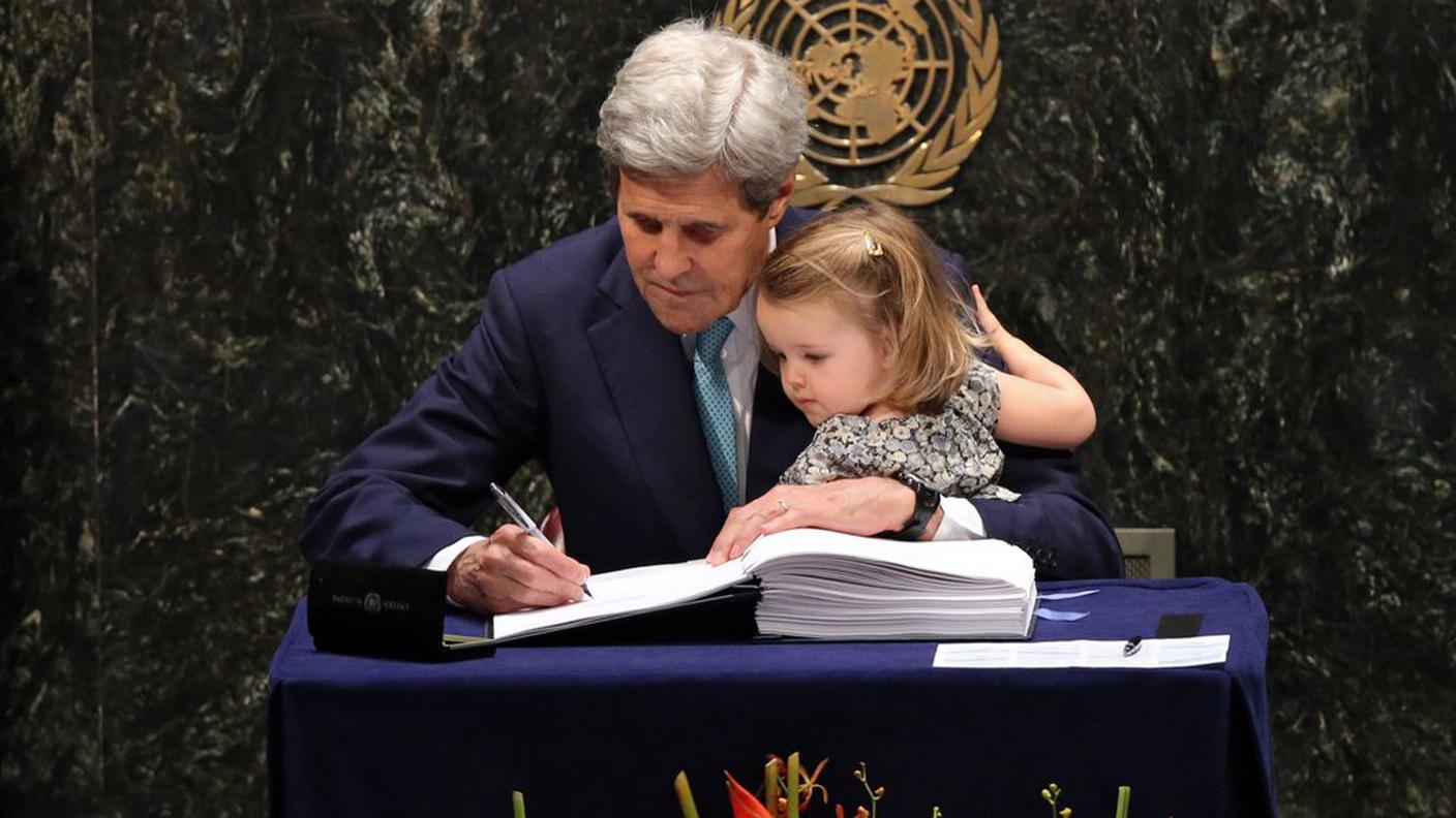 Il segretario di Stato americano John Kerry con la nipote