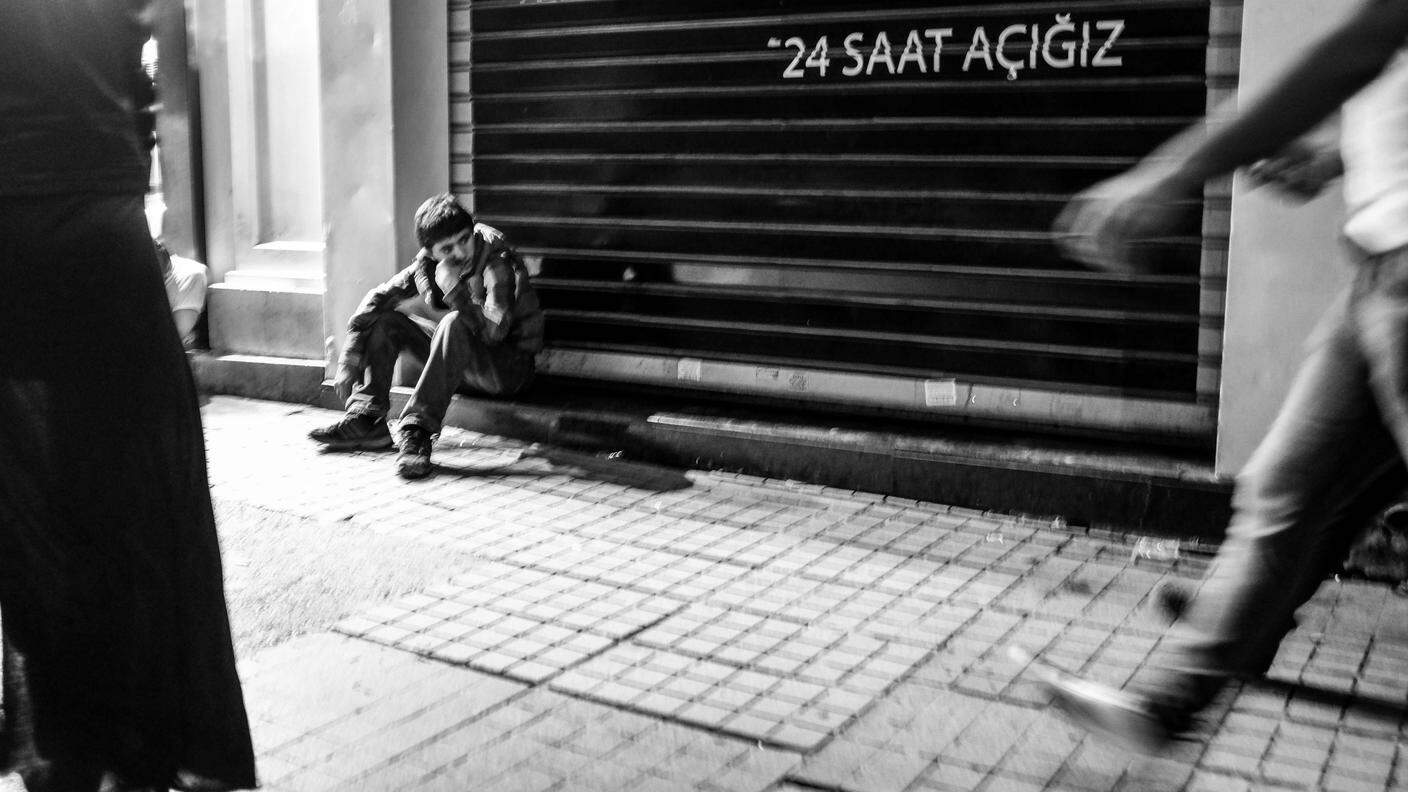 Abbandonati a loro stessi nelle strade di Istanbul