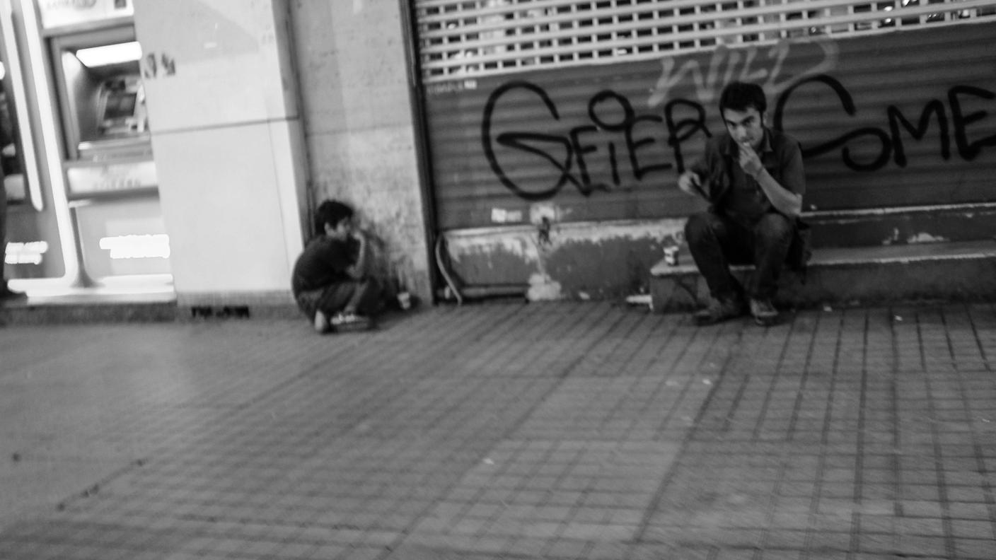 Piccoli mendicanti nelle strade di Istanbul