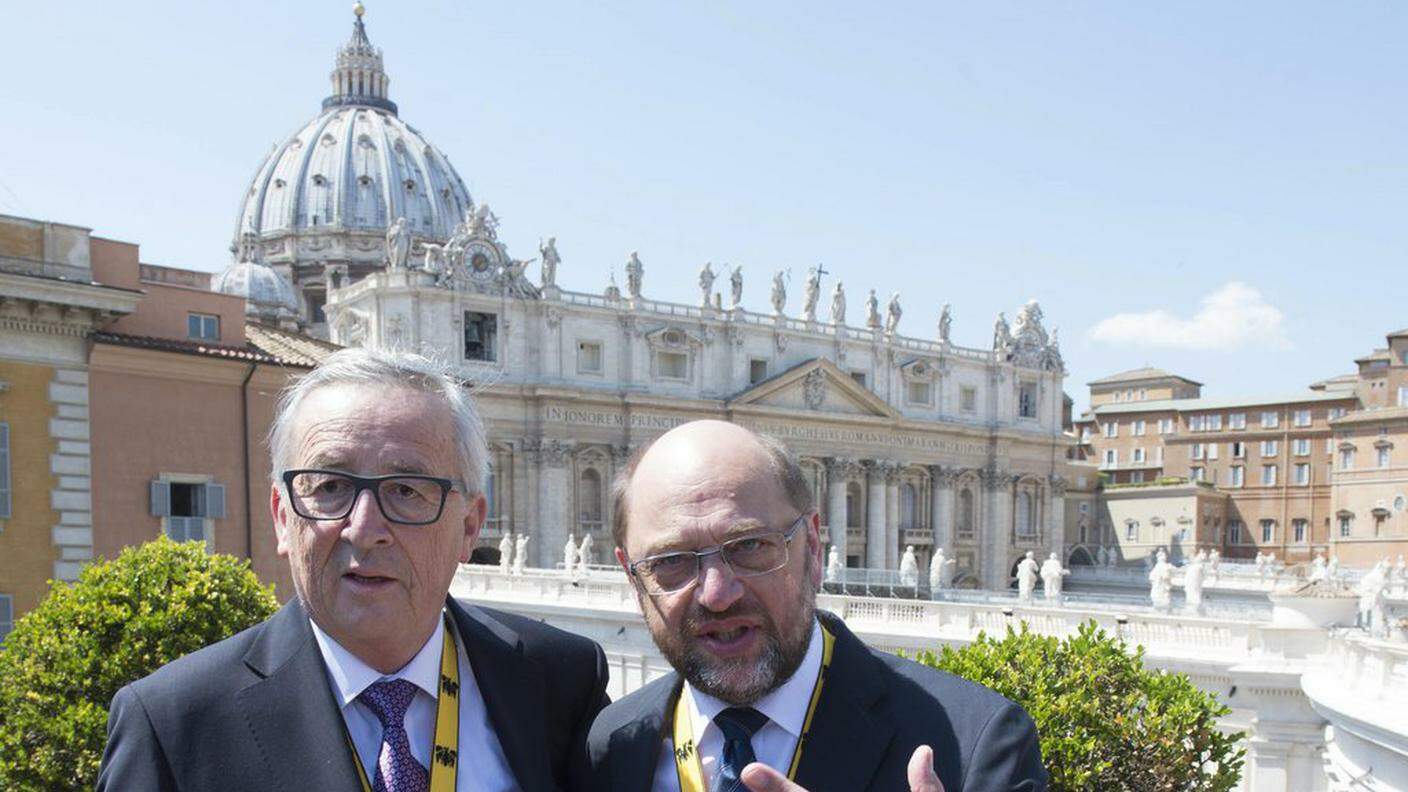 Jean-Claude Juncker e Martin Schulz sulla terrazza di fronte a San Pietro