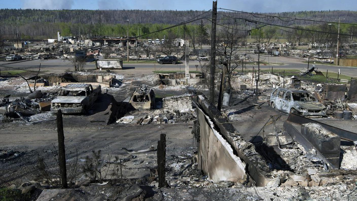Il 15% della cittadina di Fort McMurray è ormai distrutto