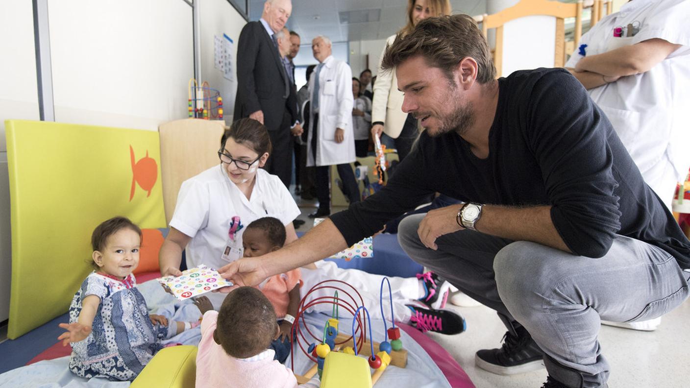 Stan ha portato dei regali ai piccoli pazienti
