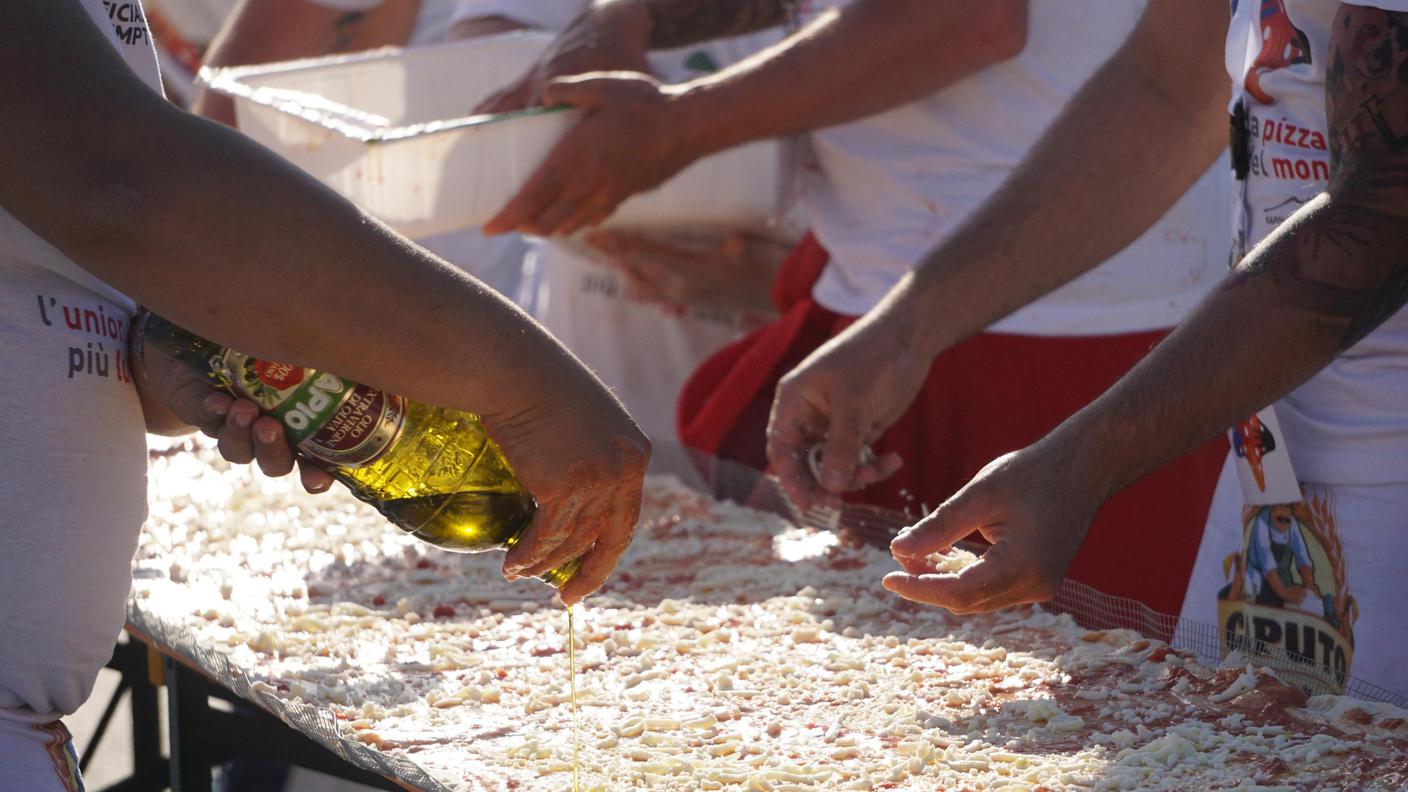 Tonnellate di farina, pomodoro e fiordilatte