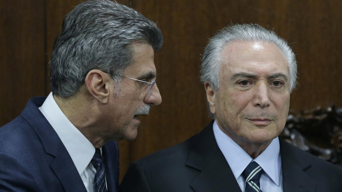 Il ministro dimissionario (a destra) con Michel Temer