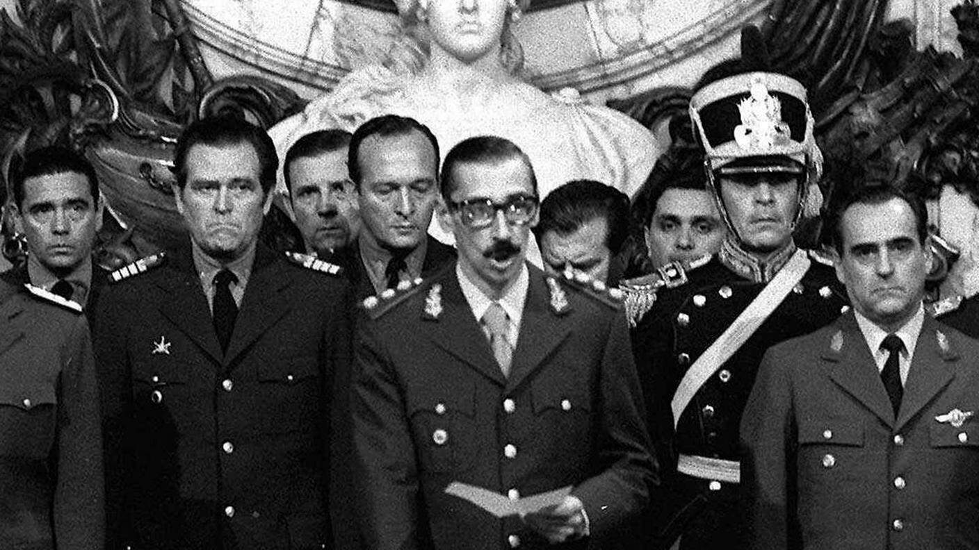 Il giuramento del generale Videla nel 1976