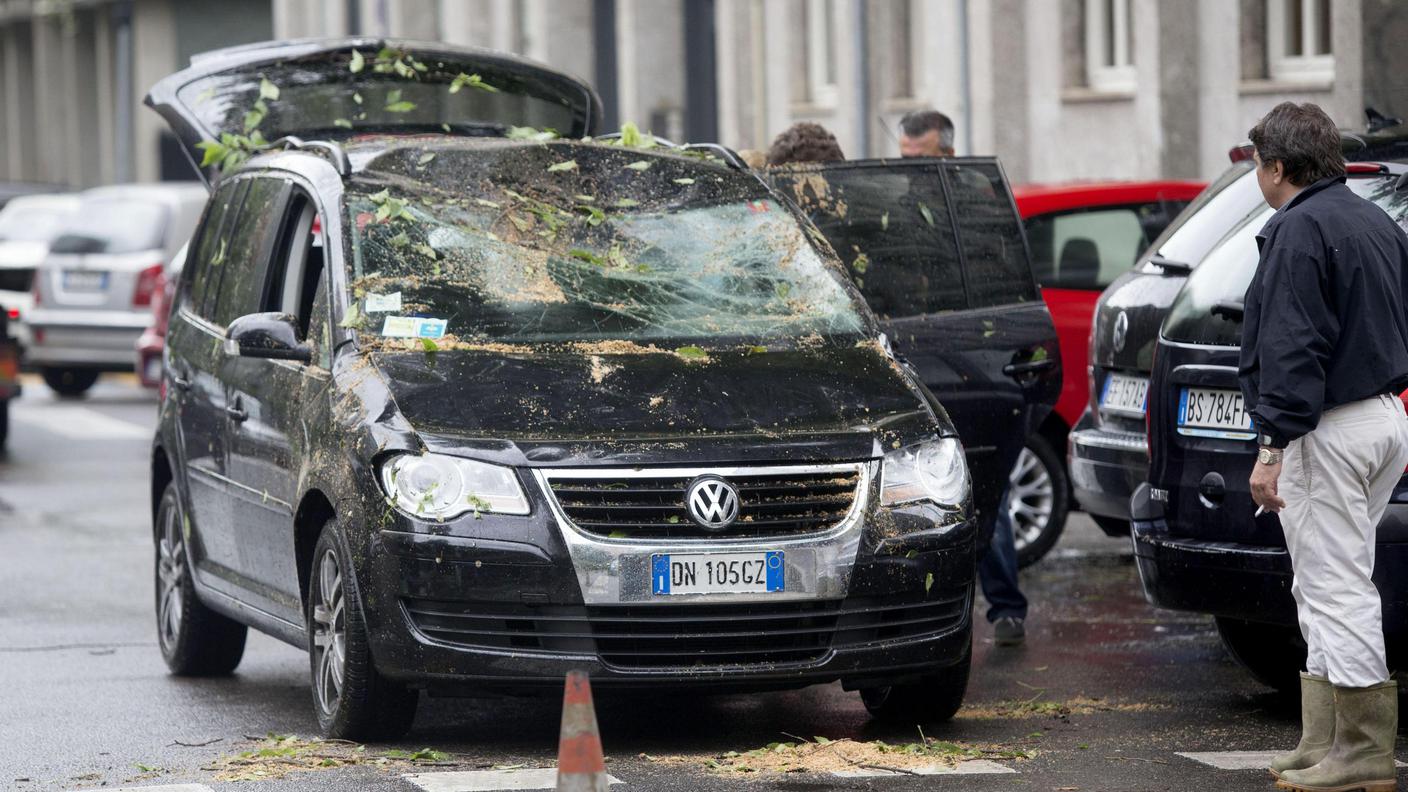 Danneggiate anche alcun auto