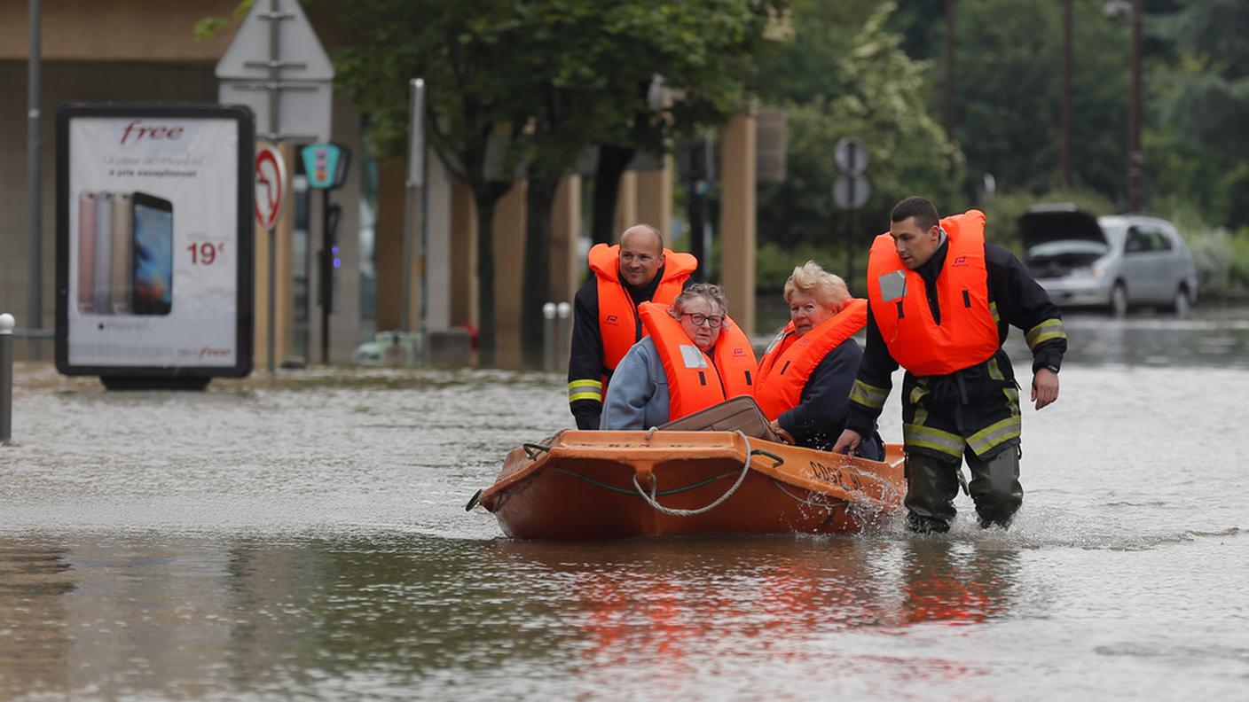 Evacuazioni a Longjumeau (sud di Parigi)