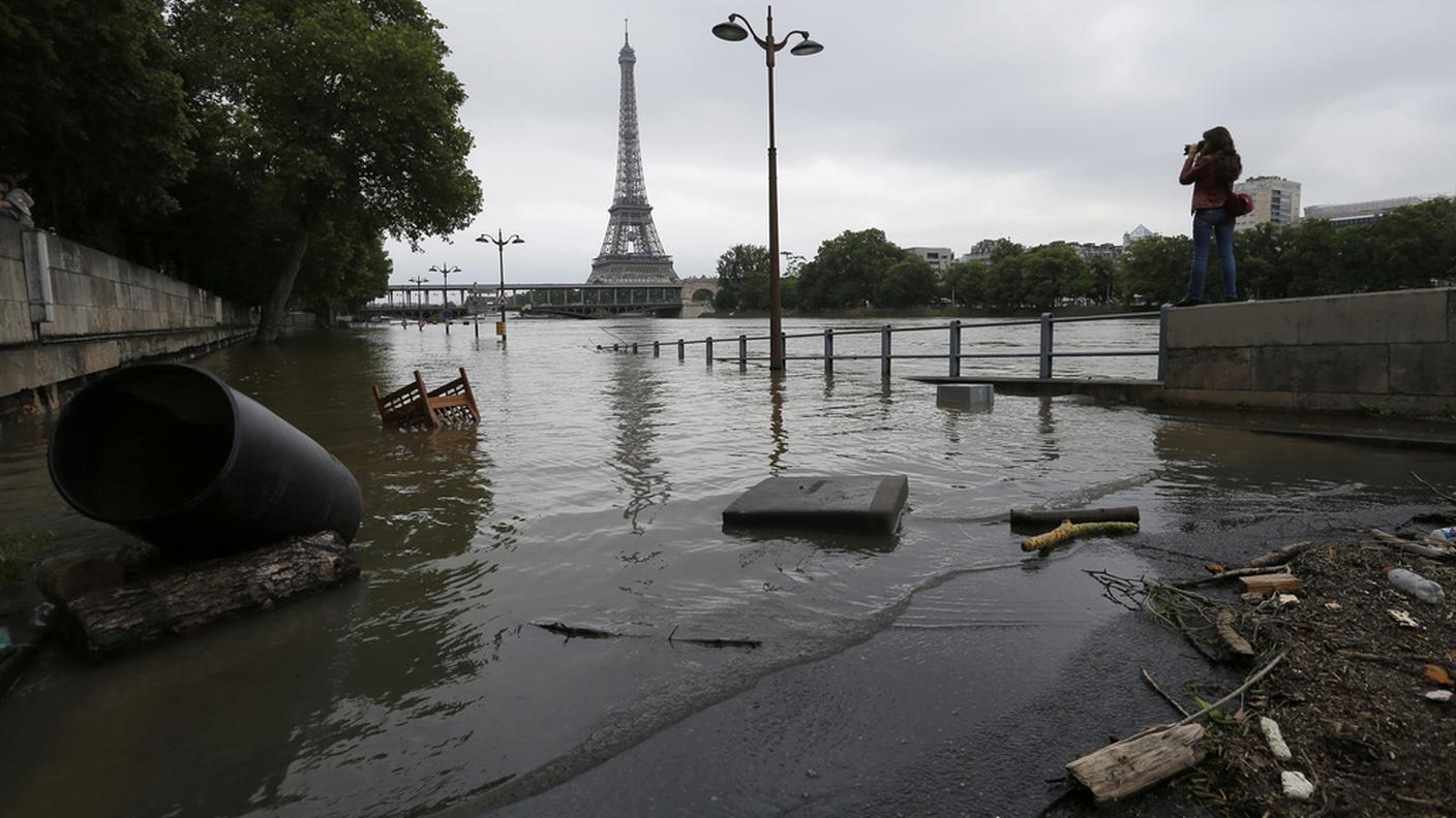 A Parigi la Senna scende, l'allarme si trasferisce in Normandia