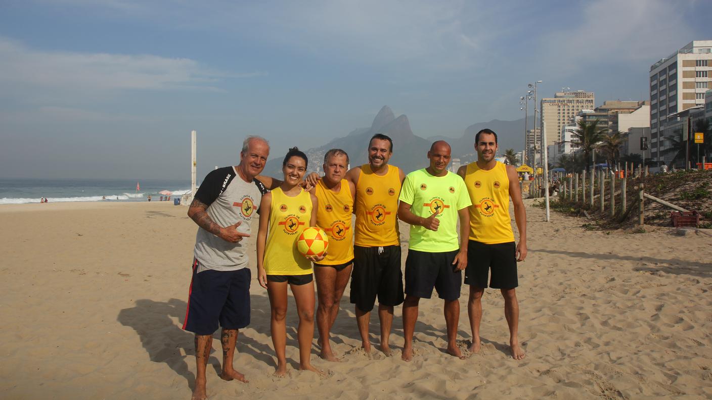 Foto di gruppo scuola di futvolley