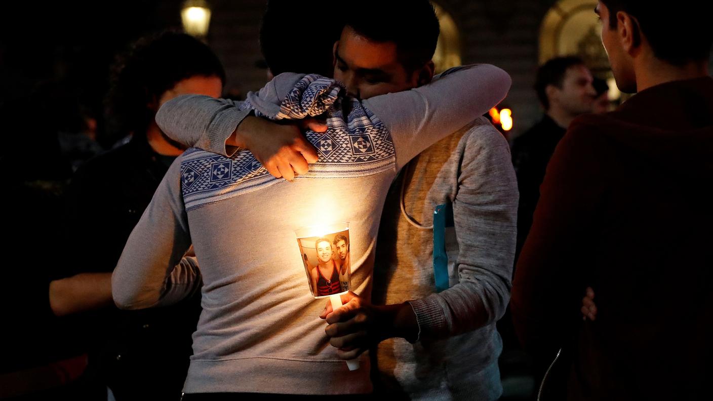 La disperazione di chi ha visto morire persone care nella strage di Orlando