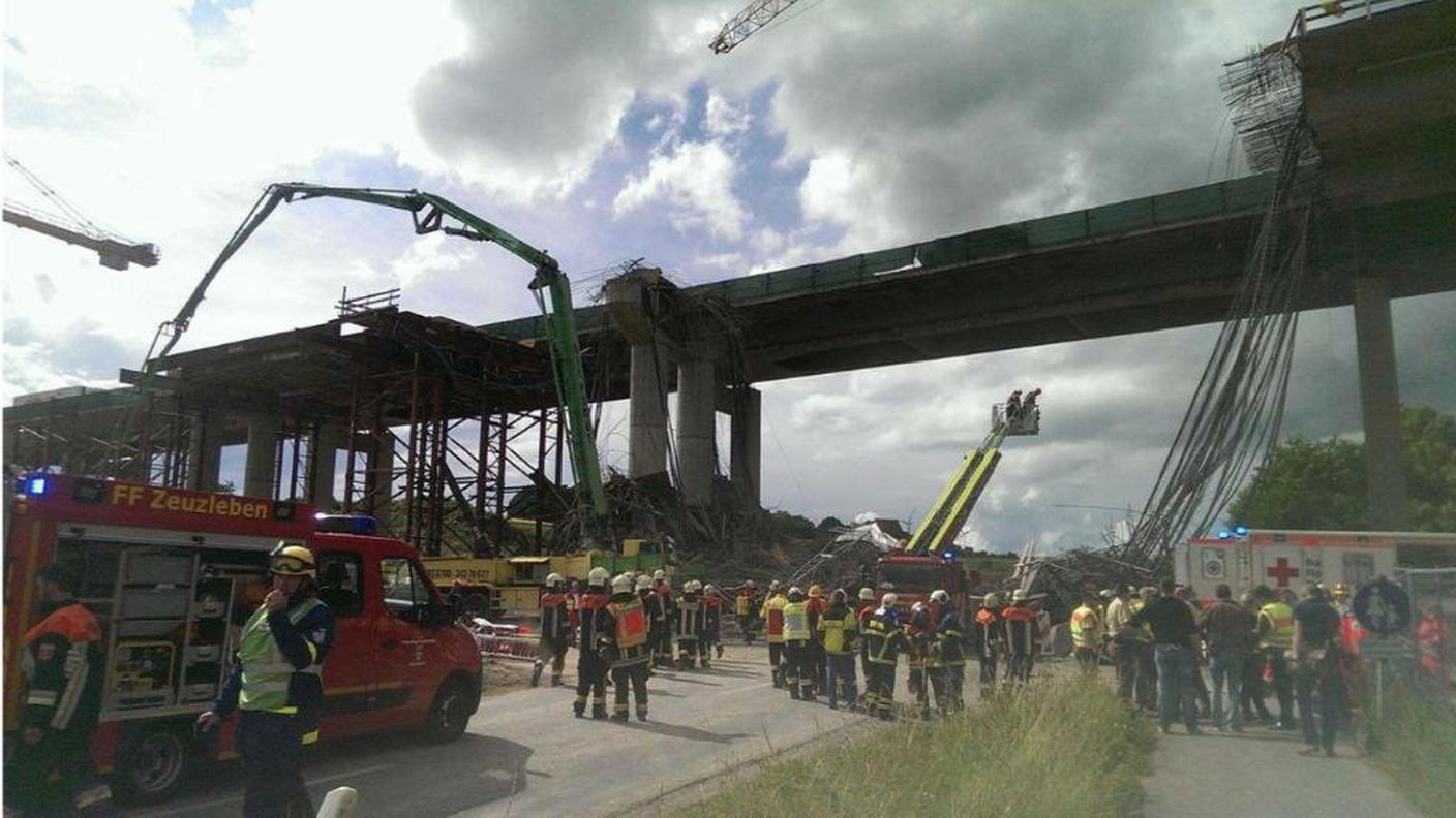 Il luogo dell'incidente sul ponte autostradale