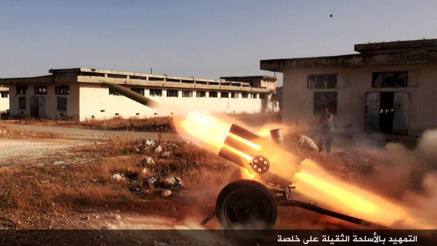 Lanciarazzi in azione ad Aleppo