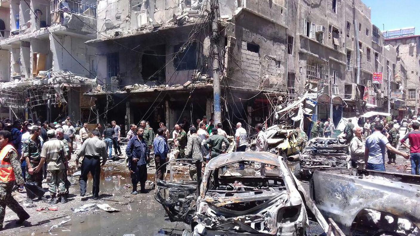 Un quartiere devastato dai bombardamenti vicino a Damasco