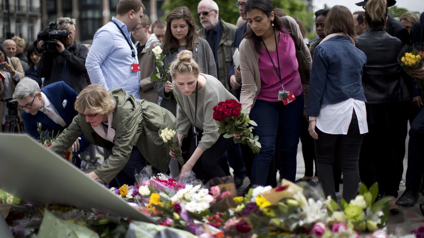 Cordoglio per l'assassinio di Jo Cox