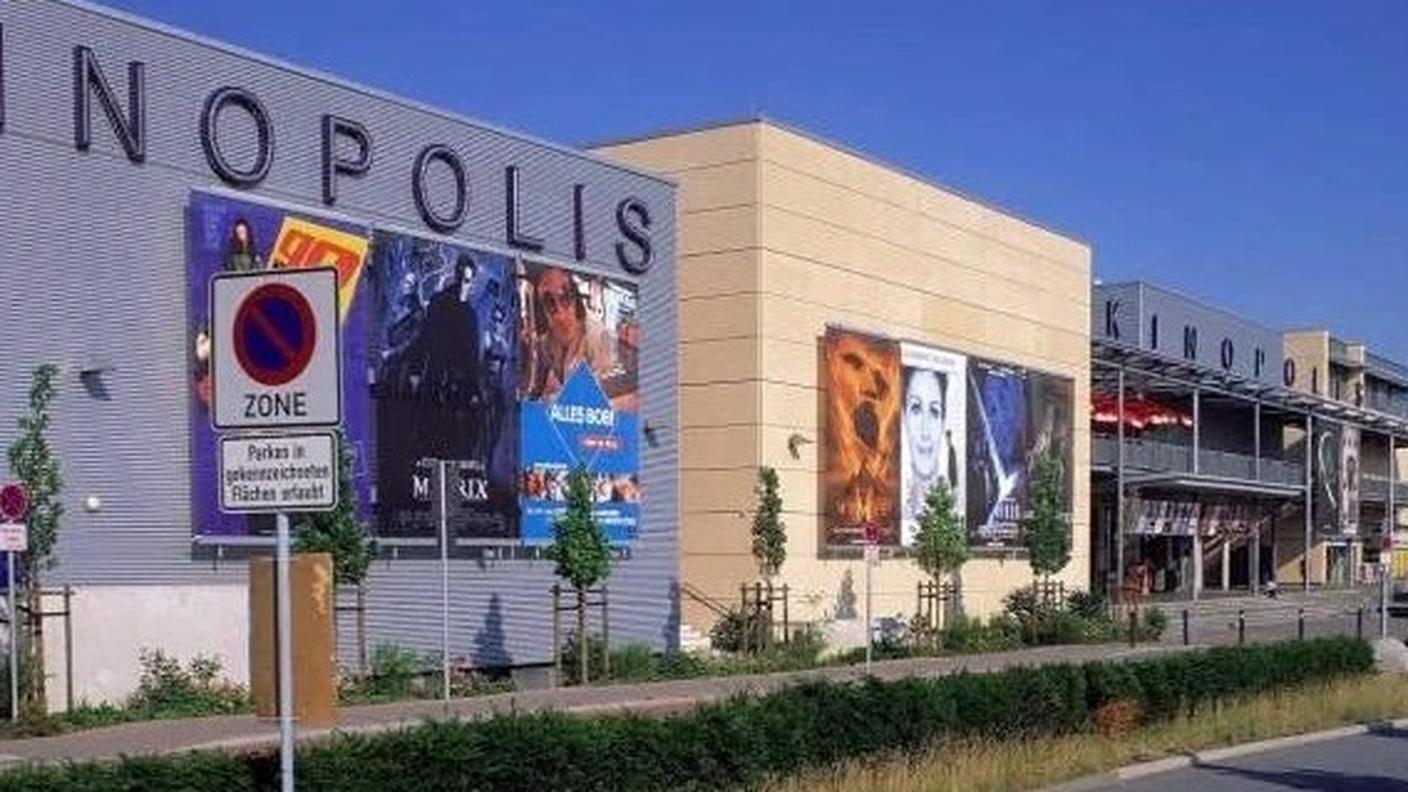 Polizia e ambulanze sul posto