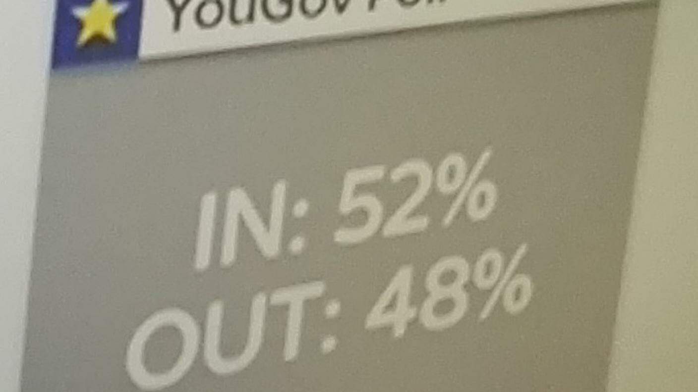 Un sondaggio online da "In" al 52% e "Out" al 48%