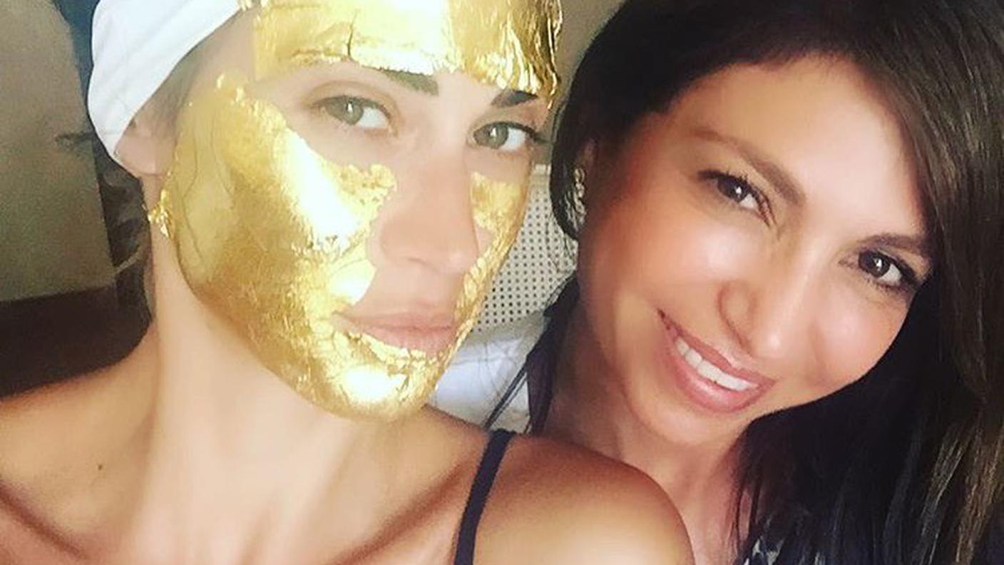 Maschera all'oro per una pelle perfetta
