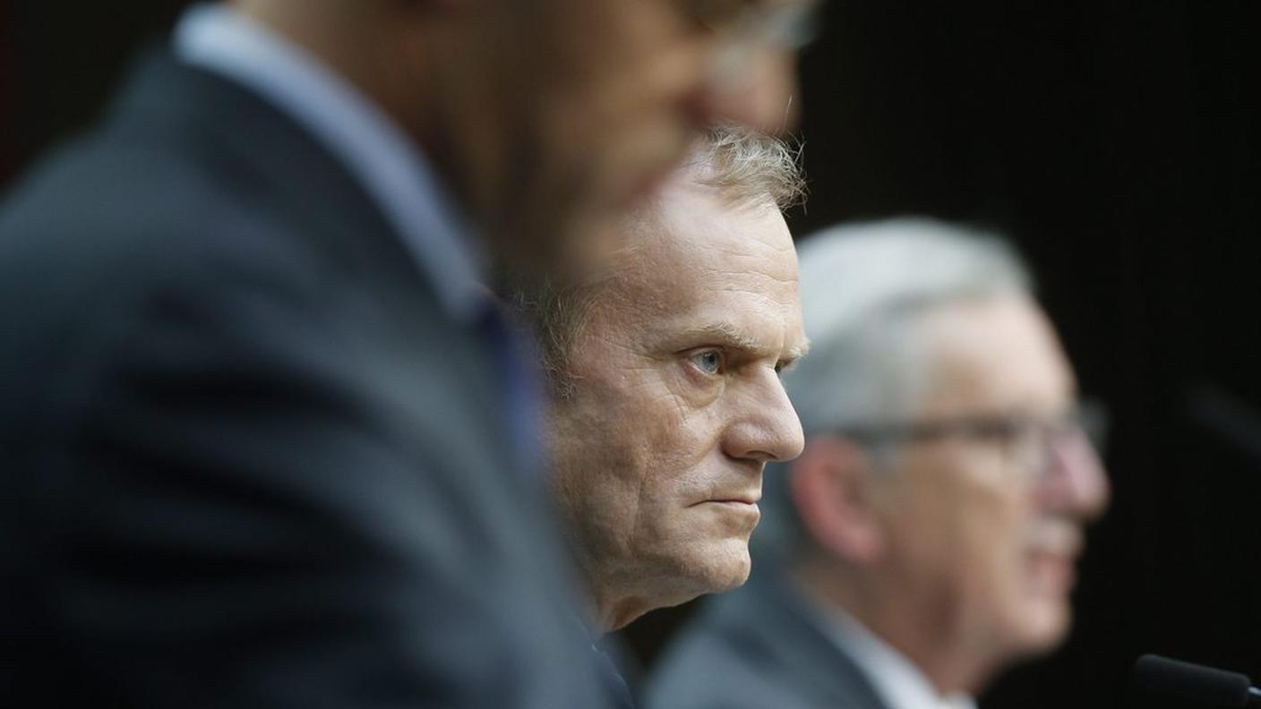 Donald Tusk, presidente del Consiglio europeo, al centro della foto
