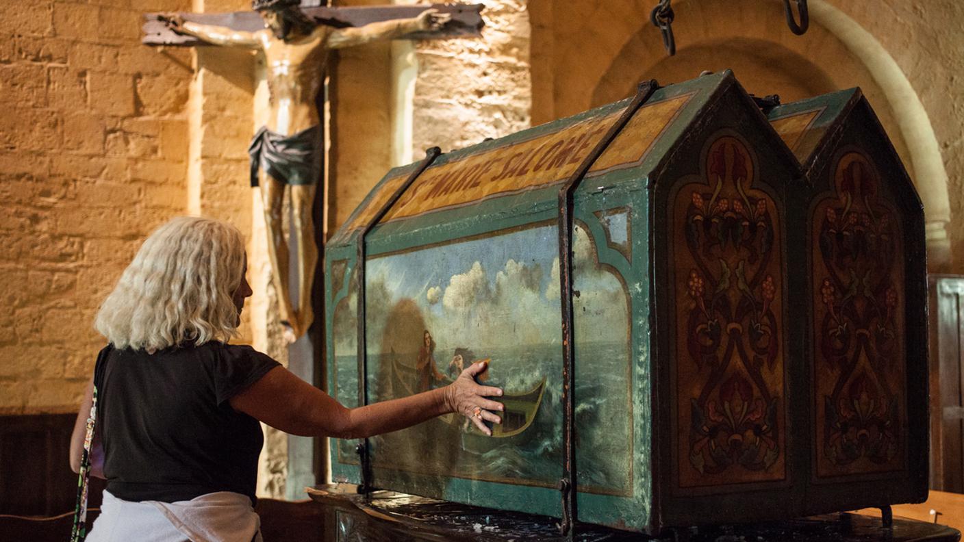 Le reliquie di santa Sara sono oggetto di culto costante
