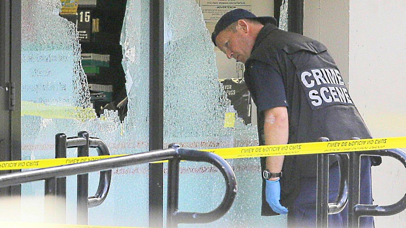 La polizia sta setacciando la città alla ricerca di bombe