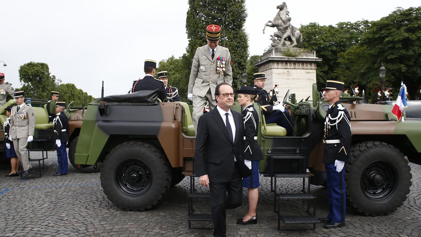 Festa nazionale in Francia con la classica sfilata sui Campi Elisi di Parigi