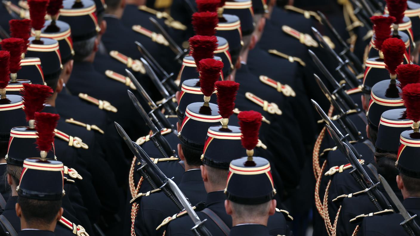 Festa nazionale in Francia con la classica sfilata sui Campi Elisi di Parigi