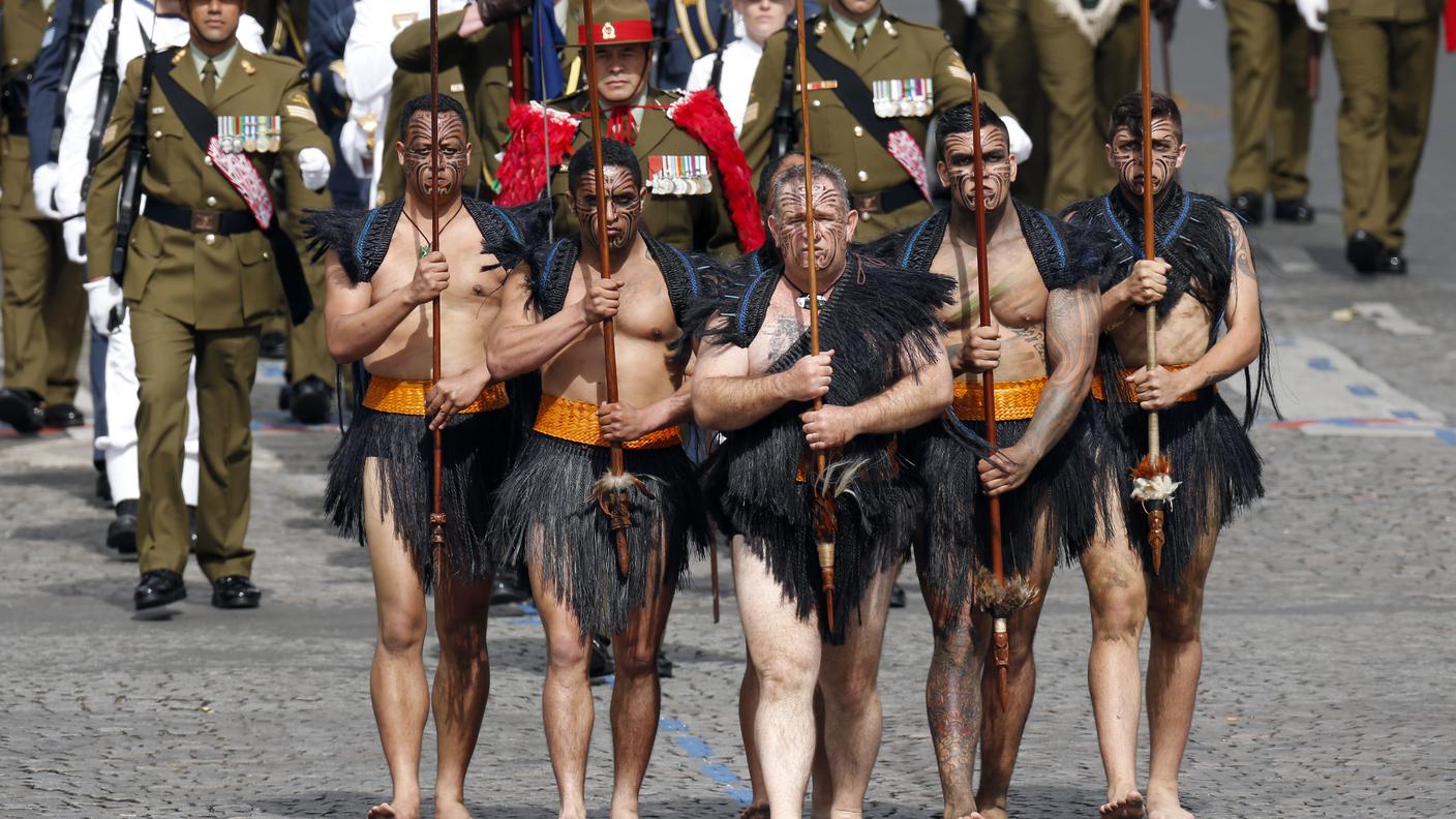 Festa nazionale in Francia con la classica sfilata sui Campi Elisi di Parigi