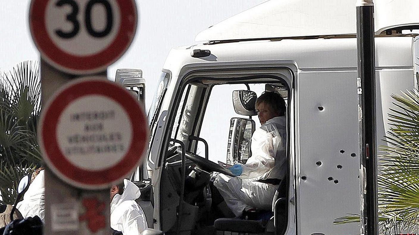 Il camion utilizzato per compiere la strage a Nizza