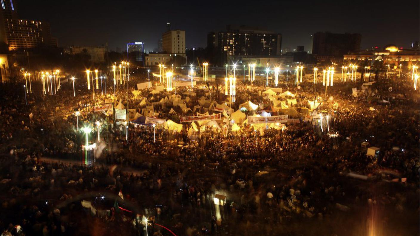 Piazza Tahrir gremita per contestare i poteri speciali del presidente
