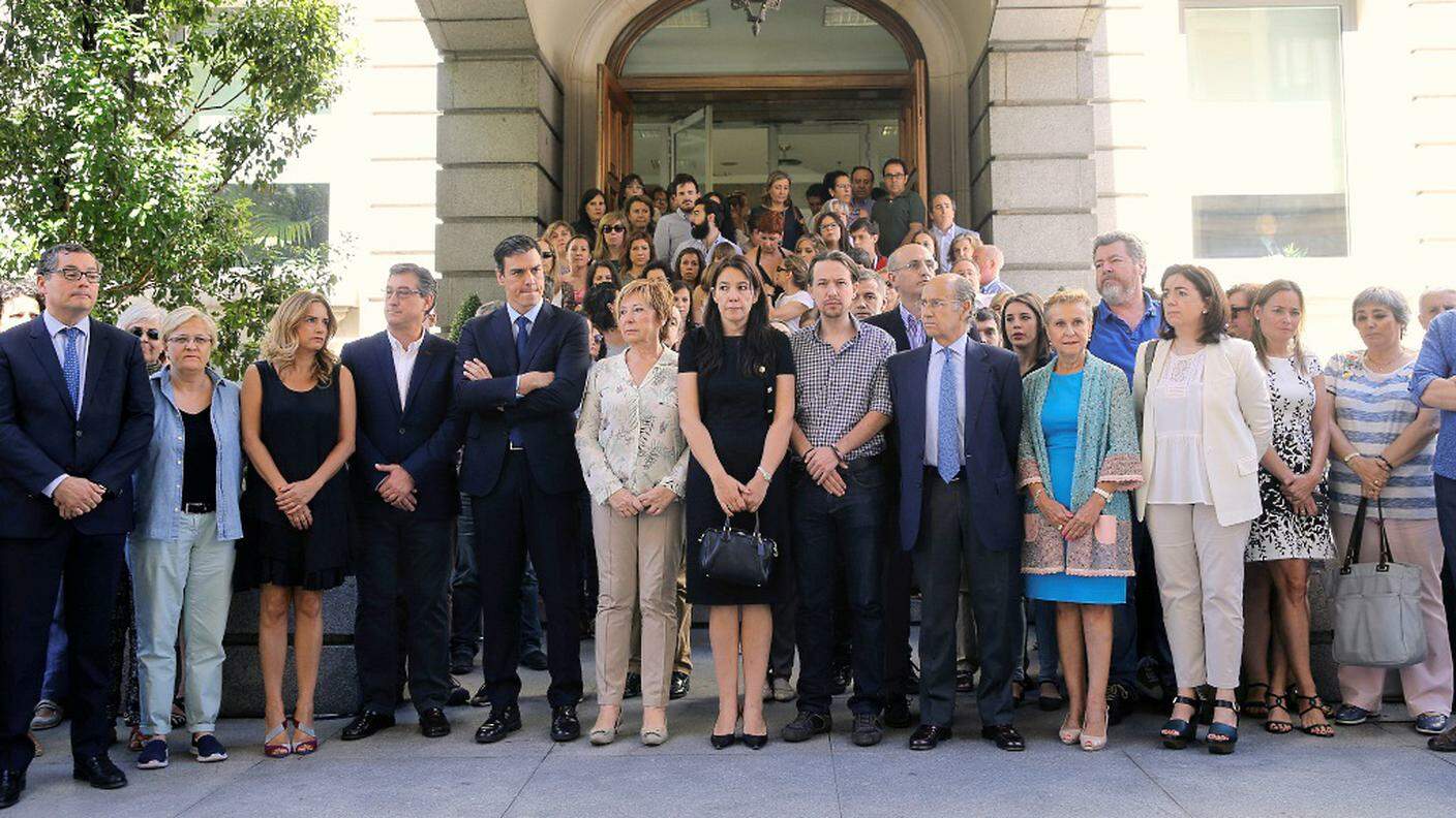 Minuto di silenzio al Parlamento spagnolo a Madrid