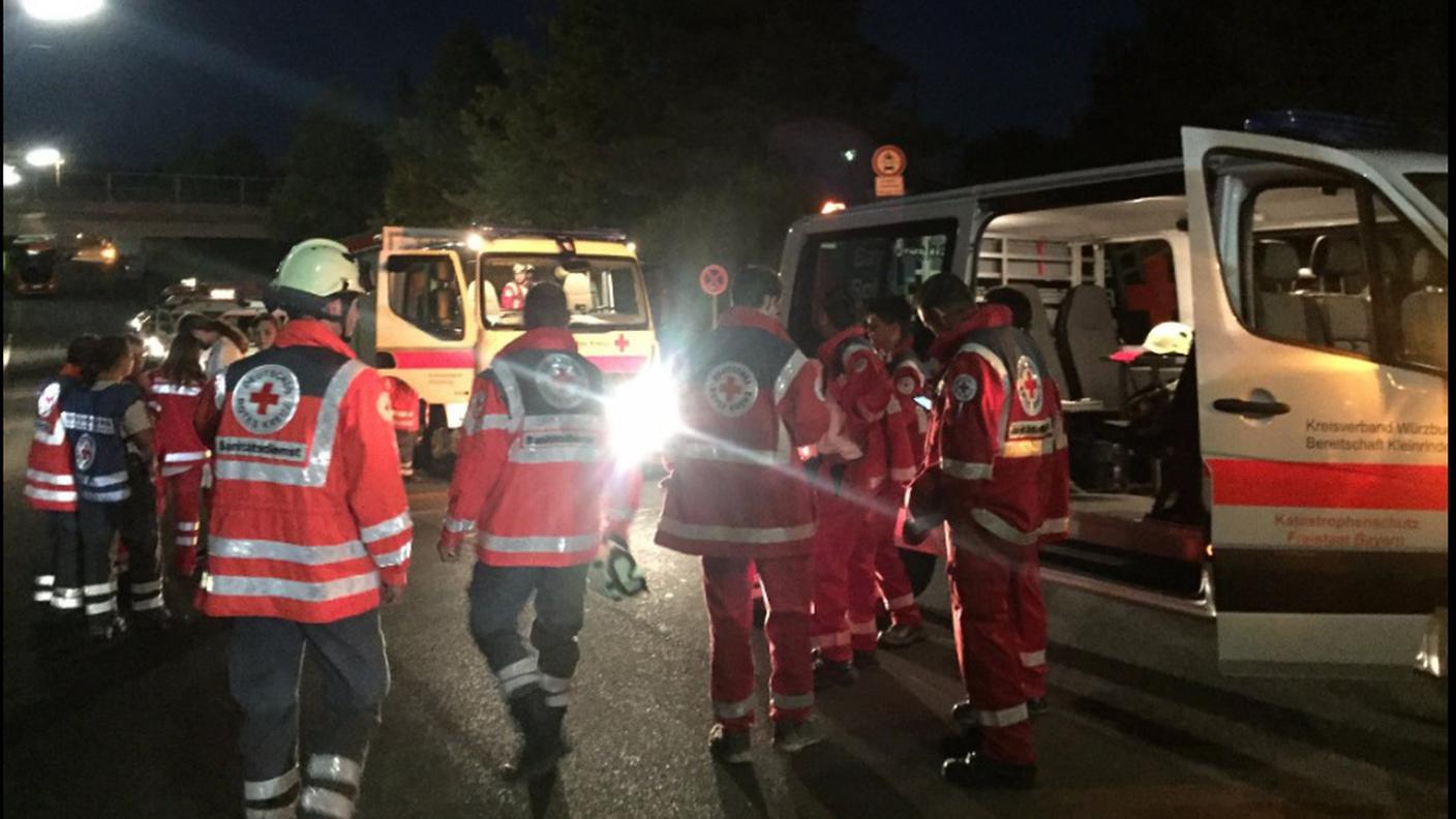 Würzburg: polizia e sanitari sul luogo dell'aggressione