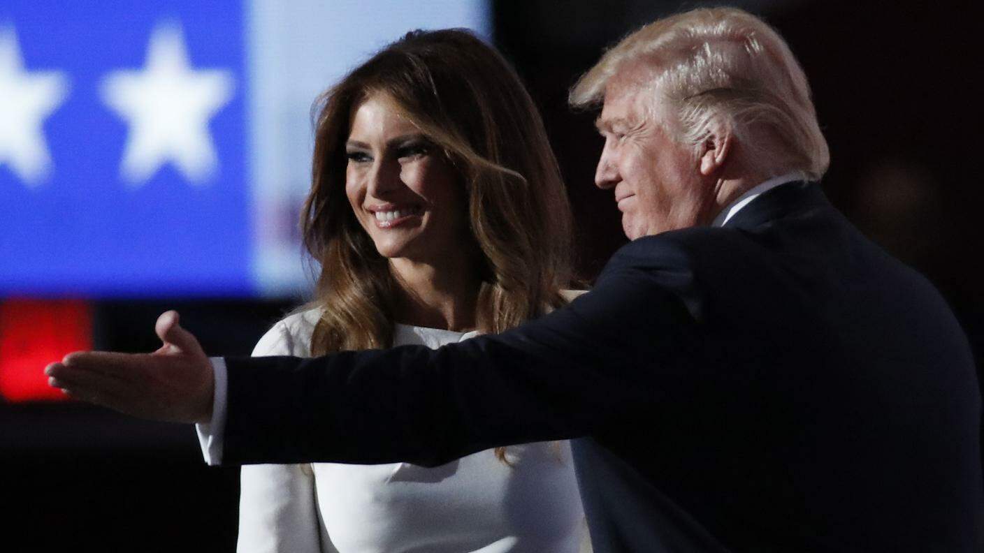 Donald Trump introduce sul palco della convention la moglie Melania