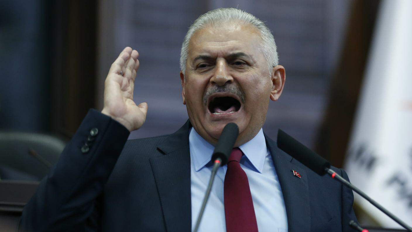 Il premier Binali Yildirim inveisce contro gli eversori