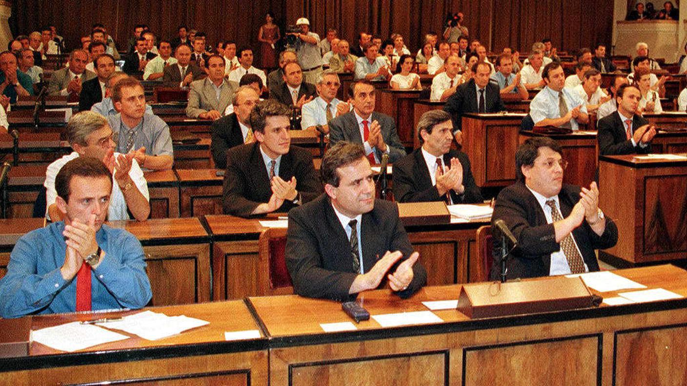 Il Parlamento albanese approva la riforma costituzionale
