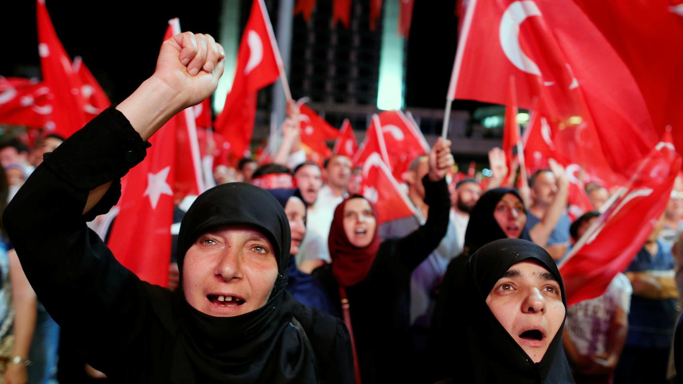 Il presidente Erdogan ha chiesto ai propri sostenitori di continuare a manifestare