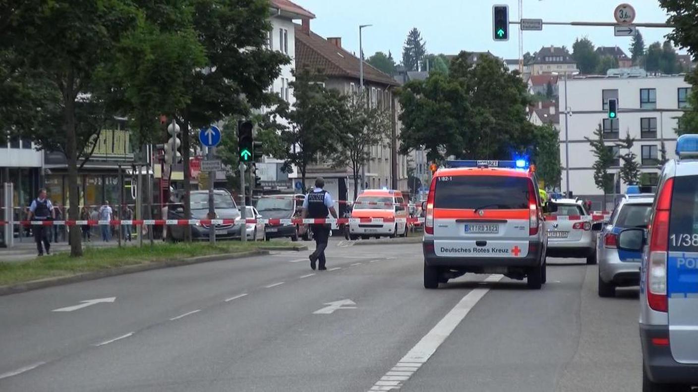 La polizia ha isolato la zona