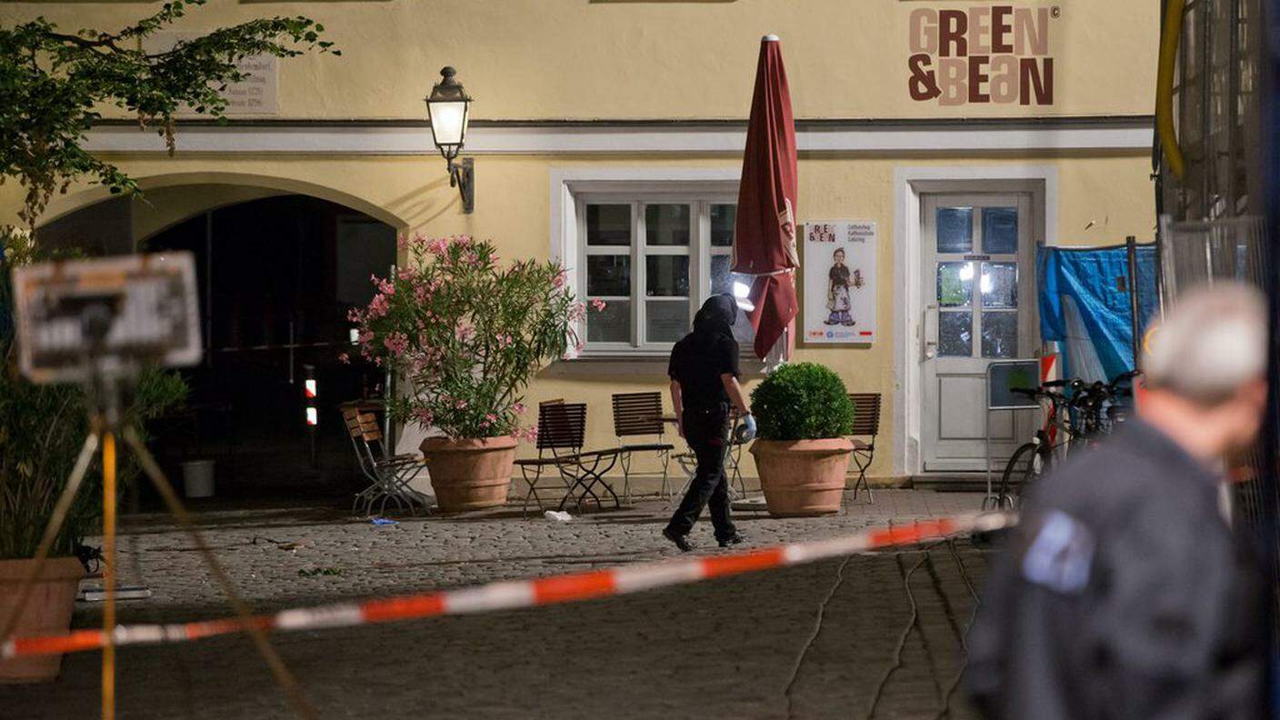 Ansbach, esplosione al concerto, morto l'attentatore