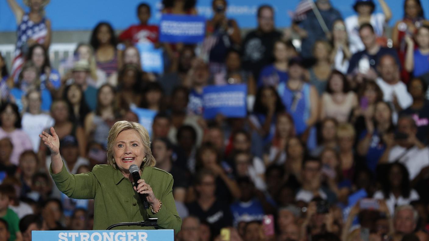 Inizio di Convention turbolento per Clinton