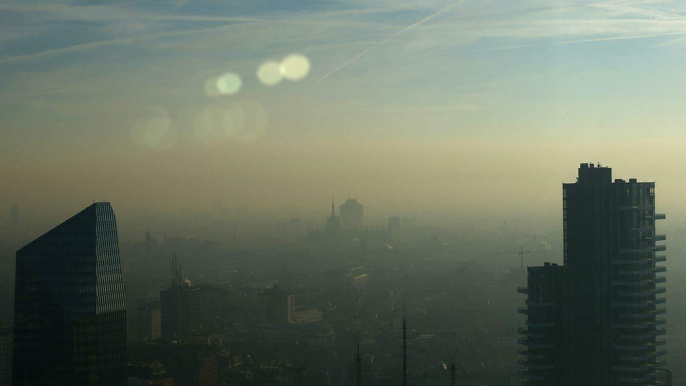 Milano soffoca dallo smog