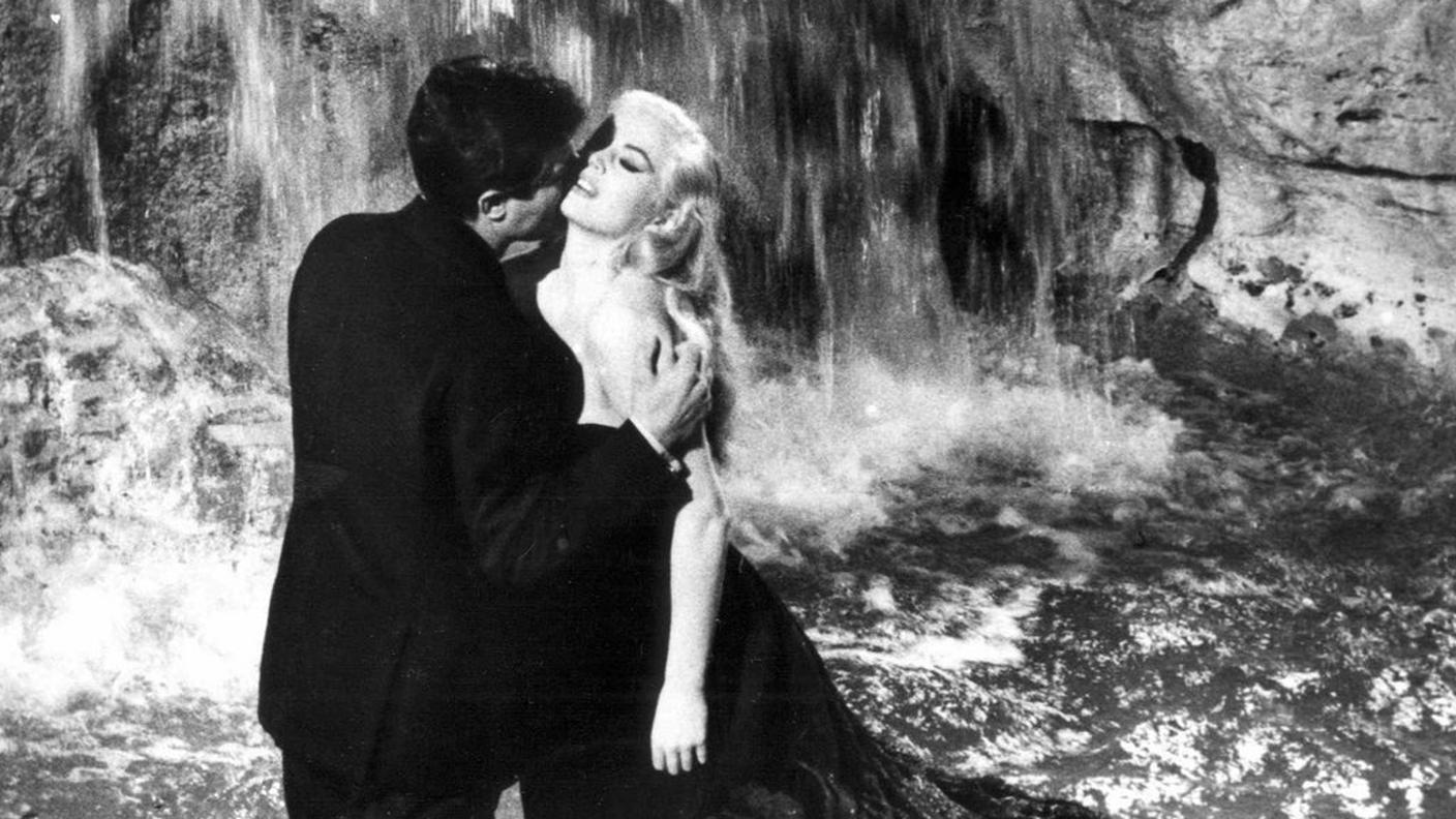 Una celebre scena del film "La dolce vita" con Anita Ekberg