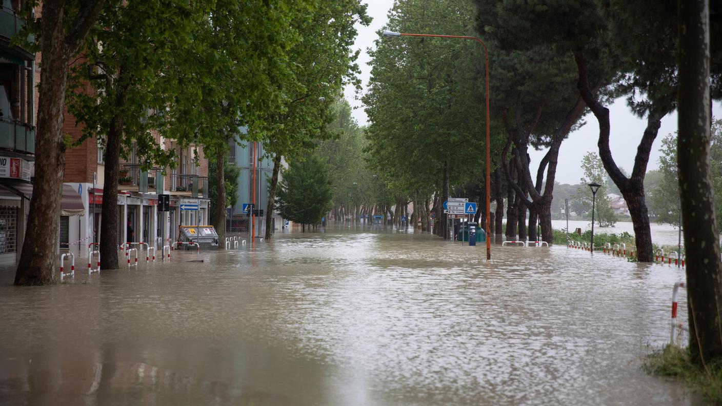 Strade e paesi allagati in tutta la Romagna