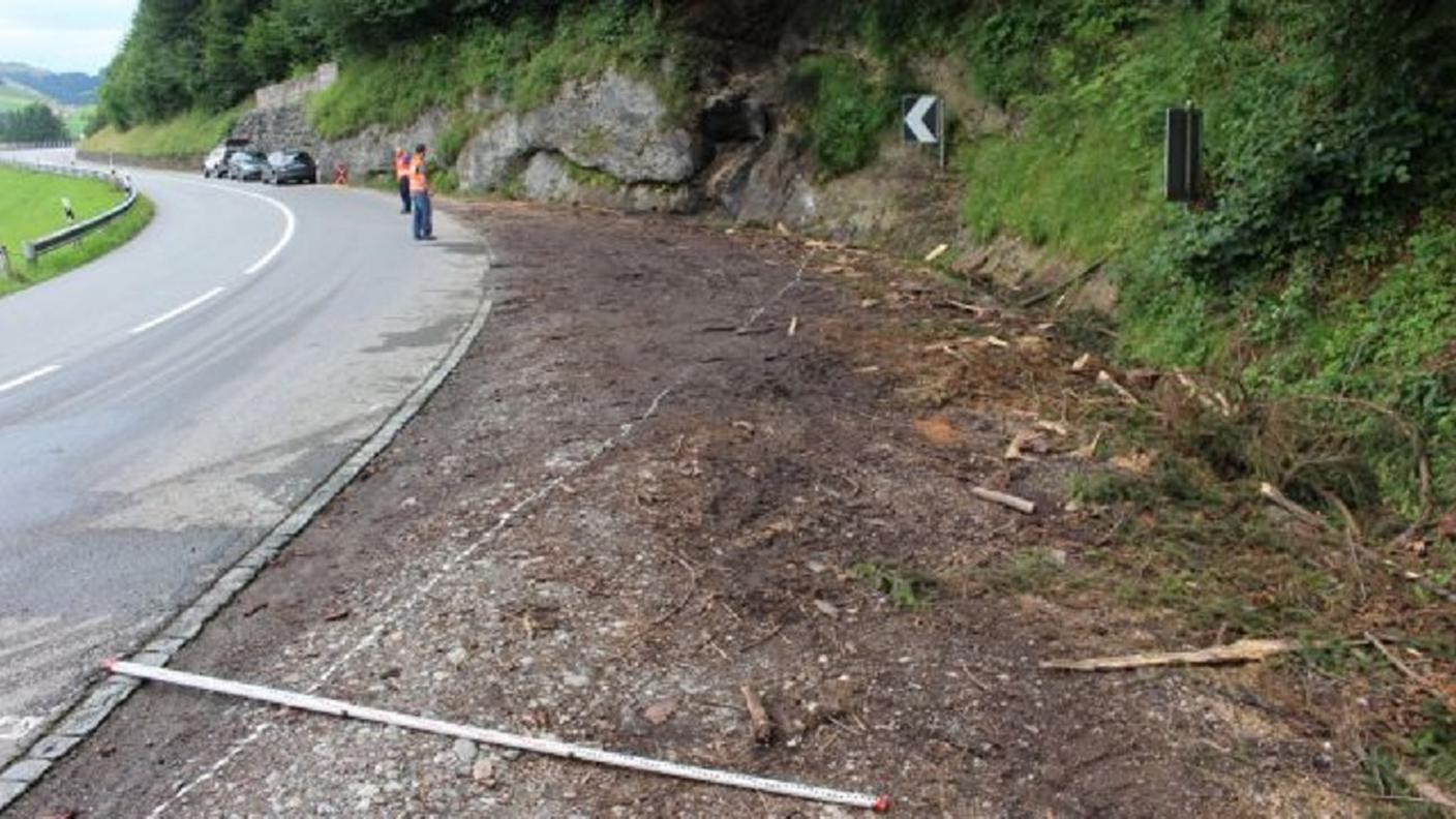 La curva a sinistra dove è uscito di strada il motociclista 47enne