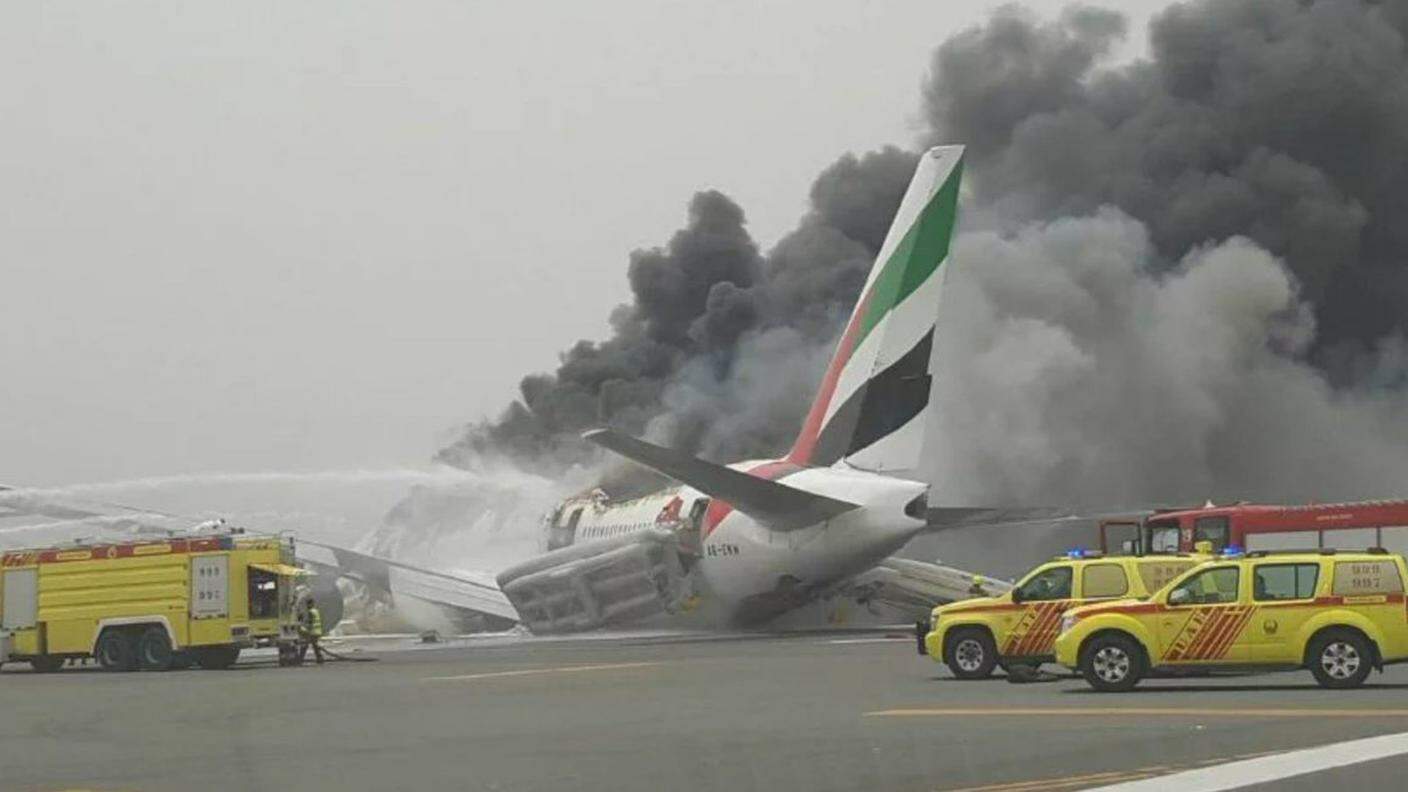 I 275 passeggeri e il personale di bordo sono scesi illesi