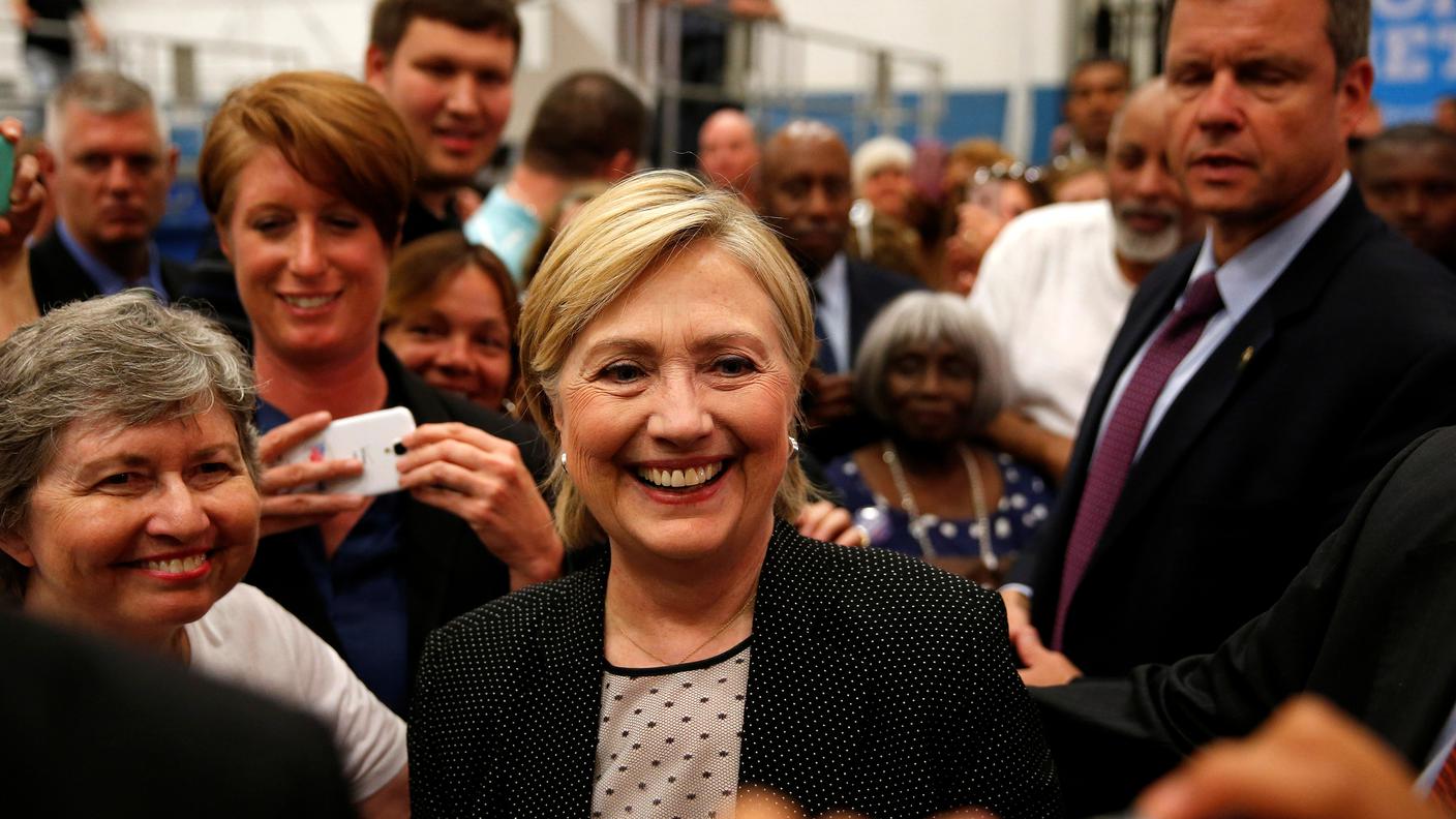 La candidata democratica prima del discorso a Detroit