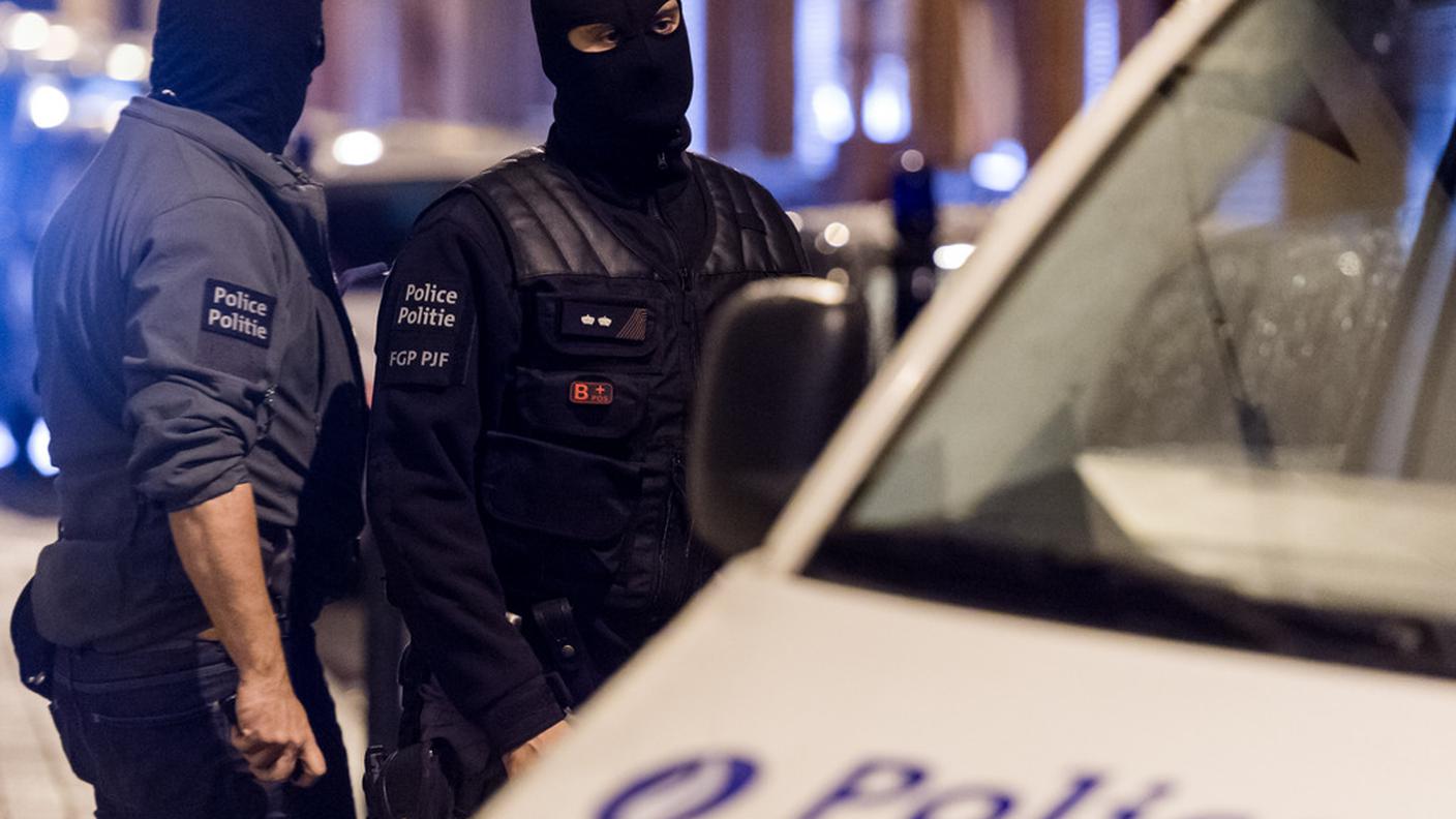 Agenti belgi dopo gli attentati in Francia nel novembre 2015