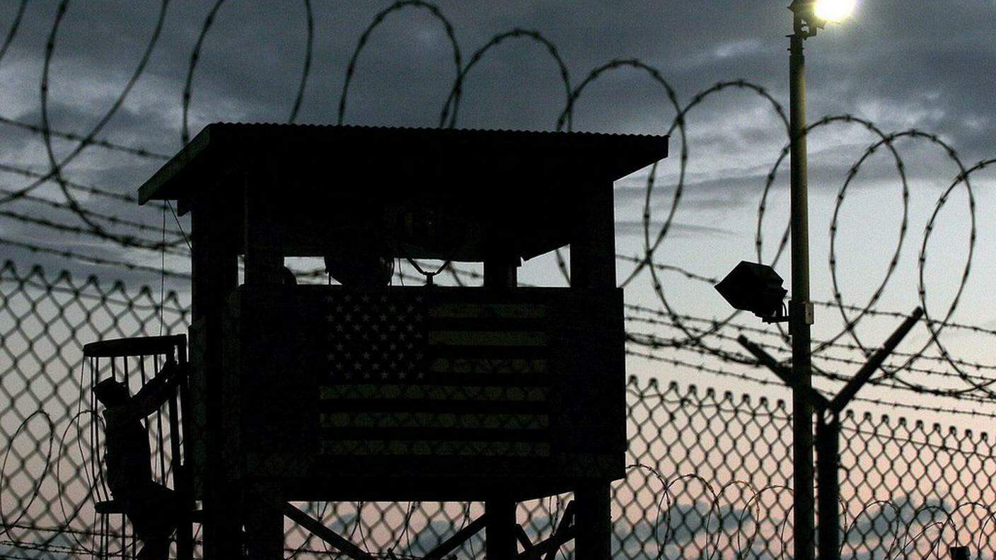 Quindici detenuti trasferiti da Guantanamo agli Emirati